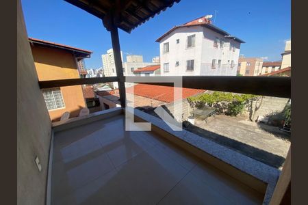 Sacada de casa à venda com 4 quartos, 120m² em Serrano, Belo Horizonte