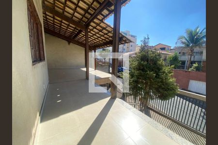 Casa à venda com 120m², 4 quartos e 4 vagas Casa à venda com 120m², 4 quartos e 4 vagasQuintal