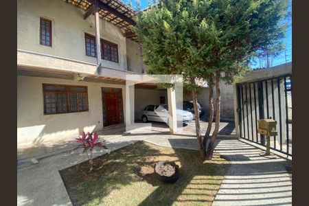 Casa à venda com 120m², 4 quartos e 4 vagas Casa à venda com 120m², 4 quartos e 4 vagasÁrea Externa