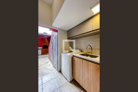 Casa à venda com 240m², 5 quartos e 2 vagasÁrea de Serviço