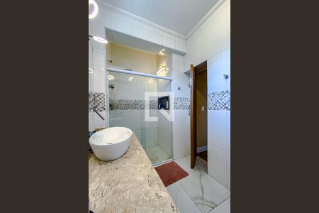 Casa à venda com 240m², 5 quartos e 2 vagasBanheiro da Suíte