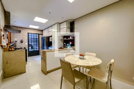 Casa à venda com 240m², 5 quartos e 2 vagasCozinha