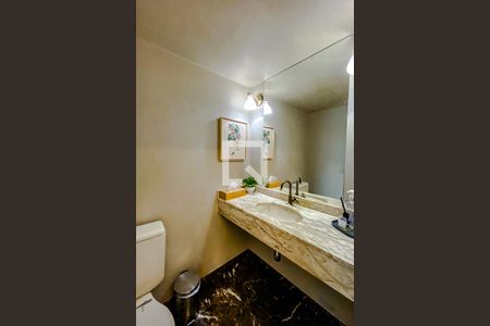 Casa à venda com 240m², 5 quartos e 2 vagasLavabo