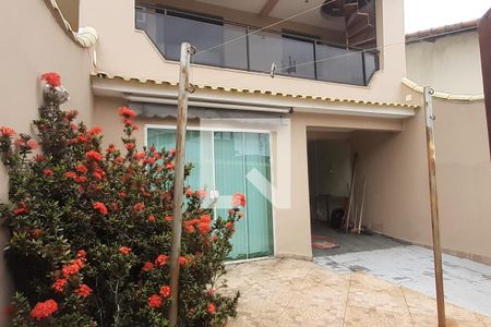 Casa à venda com 235m², 3 quartos e 3 vagasFachada