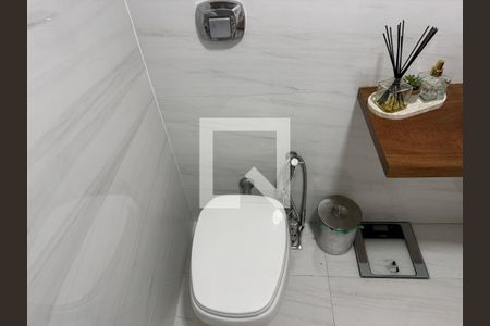 Apartamento à venda com 130m², 2 quartos e 1 vagaSuite 1- Banheiro 