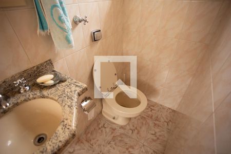 Casa à venda com 200m², 3 quartos e 4 vagasBanheiro Quarto 2