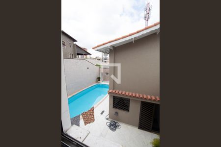 Casa à venda com 418m², 4 quartos e 6 vagasPiscina - Quarto Vista