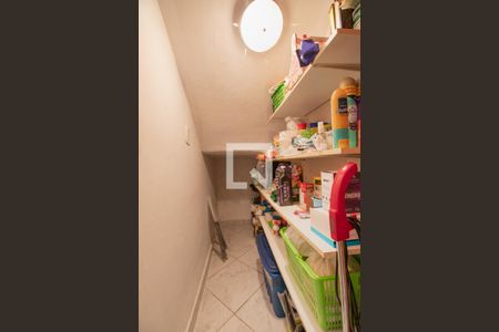 Casa à venda com 418m², 4 quartos e 6 vagasDespensa