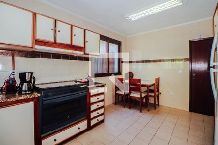 Casa à venda com 243m², 3 quartos e 3 vagas Casa à venda com 243m², 3 quartos e 3 vagasCozinha e Área de Serviço