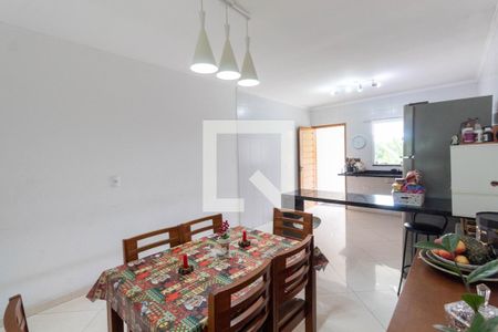 Casa à venda com 167m², 3 quartos e 3 vagas Casa à venda com 167m², 3 quartos e 3 vagasCozinha