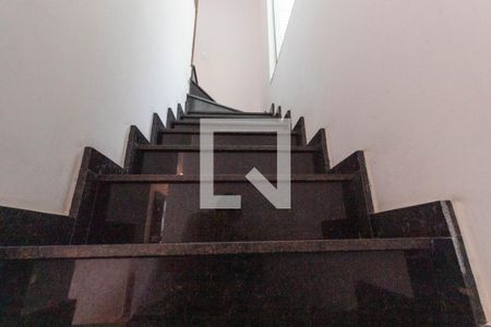 Escada de casa à venda com 3 quartos, 167m² em Vila Ré, São Paulo