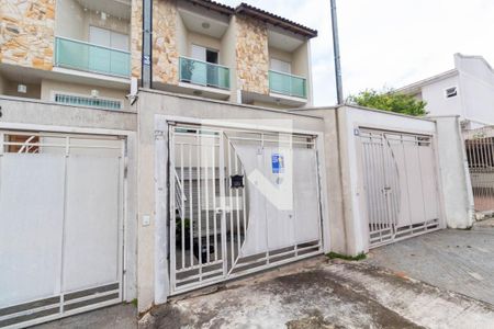 Casa à venda com 167m², 3 quartos e 3 vagas Casa à venda com 167m², 3 quartos e 3 vagasFachada