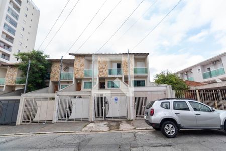 Casa à venda com 167m², 3 quartos e 3 vagas Casa à venda com 167m², 3 quartos e 3 vagasFachada