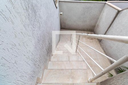 Casa à venda com 167m², 3 quartos e 3 vagas Casa à venda com 167m², 3 quartos e 3 vagasEscada