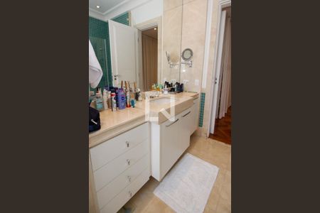 Casa à venda com 800m², 4 quartos e 6 vagasBanheiro da Suíte 1