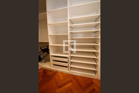 Casa à venda com 800m², 4 quartos e 6 vagasCloset da suíte 1