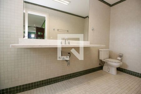 Casa à venda com 800m², 4 quartos e 6 vagasBanheiro da Academia