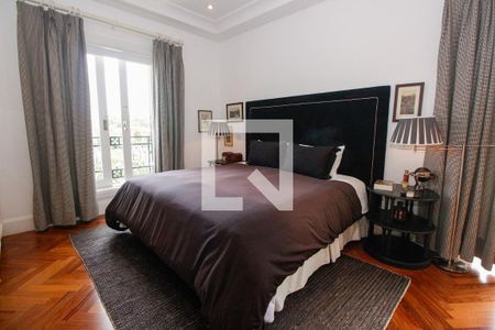 Casa à venda com 800m², 4 quartos e 6 vagasSuíte 1