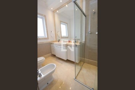 Casa à venda com 800m², 4 quartos e 6 vagasBanheiro da Suíte 2