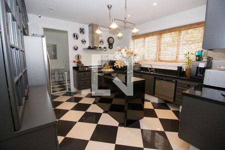 Casa à venda com 800m², 4 quartos e 6 vagasCozinha