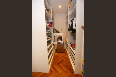 Casa à venda com 800m², 4 quartos e 6 vagasCloset da suíte 4