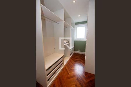 Casa à venda com 800m², 4 quartos e 6 vagasCloset da suíte 2