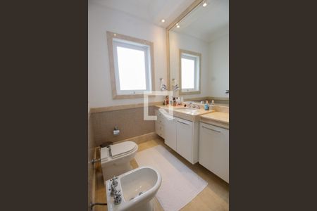 Casa à venda com 800m², 4 quartos e 6 vagasBanheiro da Suíte 4