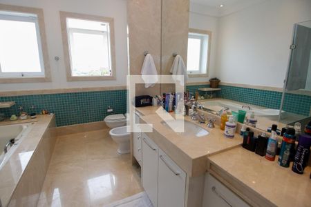 Casa à venda com 800m², 4 quartos e 6 vagasBanheiro da Suíte 1