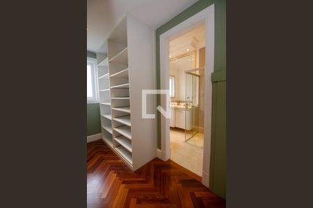 Casa à venda com 800m², 4 quartos e 6 vagasCloset da suíte 2