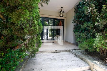 Casa à venda com 800m², 4 quartos e 6 vagasFachada