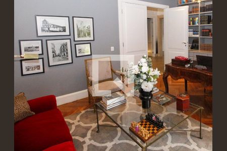 Casa à venda com 800m², 4 quartos e 6 vagasEscritório