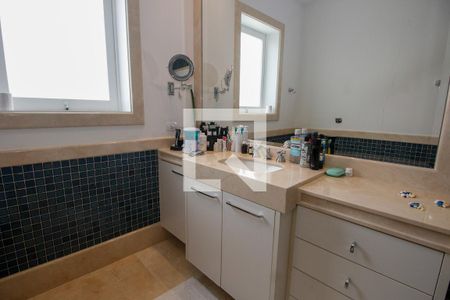 Casa à venda com 800m², 4 quartos e 6 vagasBanheiro da Suíte 3