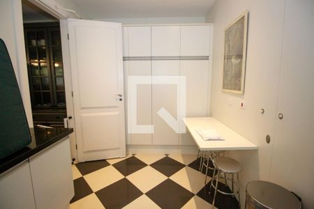 Casa à venda com 800m², 4 quartos e 6 vagasÁrea de Serviço