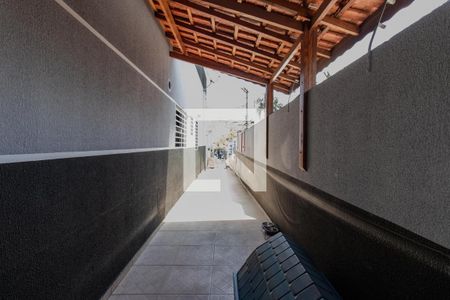 Casa à venda com 220m², 3 quartos e 2 vagas Casa à venda com 220m², 3 quartos e 2 vagasCorredor Externo