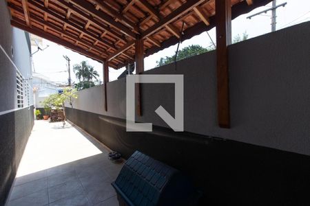 Casa à venda com 220m², 3 quartos e 2 vagas Casa à venda com 220m², 3 quartos e 2 vagasCorredor Externo