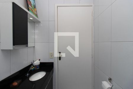 Casa à venda com 220m², 3 quartos e 2 vagas Casa à venda com 220m², 3 quartos e 2 vagasBanheiro Social