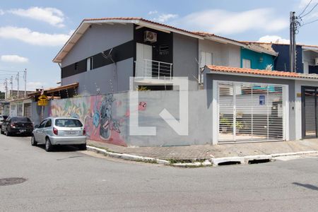 Casa à venda com 220m², 3 quartos e 2 vagas Casa à venda com 220m², 3 quartos e 2 vagasFachada