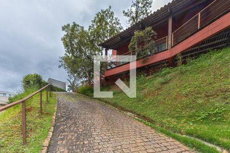 Casa de condomínio à venda com 286m², 4 quartos e 2 vagas Casa de condomínio à venda com 286m², 4 quartos e 2 vagasFachada