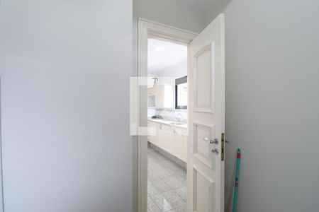 Apartamento à venda com 480m², 4 quartos e 5 vagasQuarto de Serviço 1