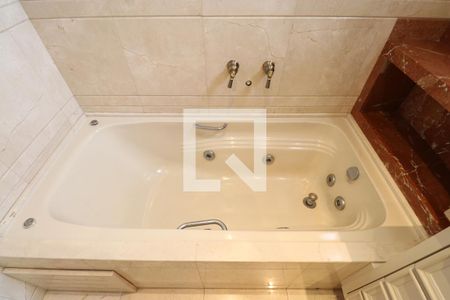 Apartamento à venda com 480m², 4 quartos e 5 vagasBanheiro da Suíte 2