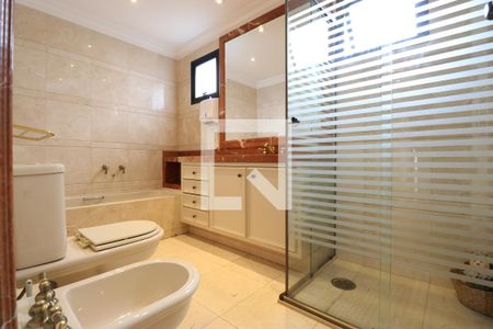 Apartamento à venda com 480m², 4 quartos e 5 vagasBanheiro da Suíte 2