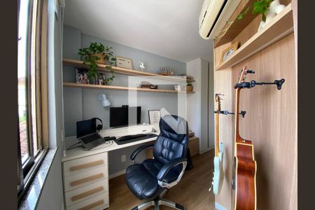 Apartamento à venda com 119m², 3 quartos e 1 vaga Apartamento à venda com 119m², 3 quartos e 1 vagaEscritório