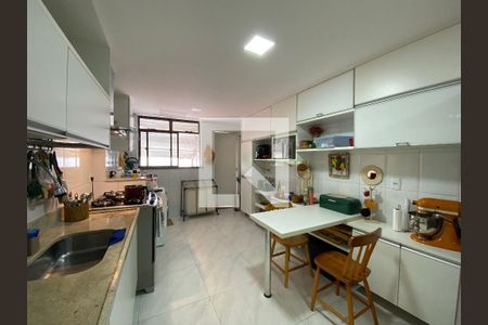 Apartamento à venda com 119m², 3 quartos e 1 vaga Apartamento à venda com 119m², 3 quartos e 1 vagaCozinha e Área de Serviço