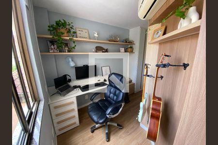 Apartamento à venda com 119m², 3 quartos e 1 vaga Apartamento à venda com 119m², 3 quartos e 1 vagaEscritório