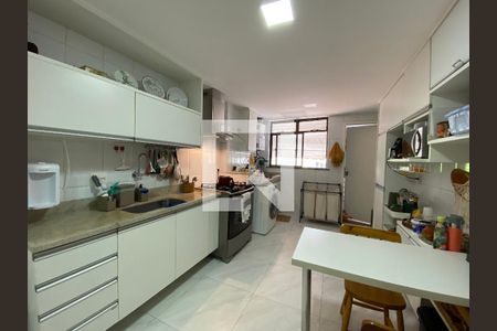 Apartamento à venda com 119m², 3 quartos e 1 vaga Apartamento à venda com 119m², 3 quartos e 1 vagaCozinha e Área de Serviço