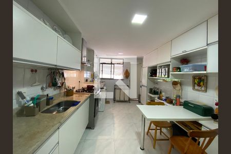 Apartamento à venda com 119m², 3 quartos e 1 vaga Apartamento à venda com 119m², 3 quartos e 1 vagaCozinha e Área de Serviço