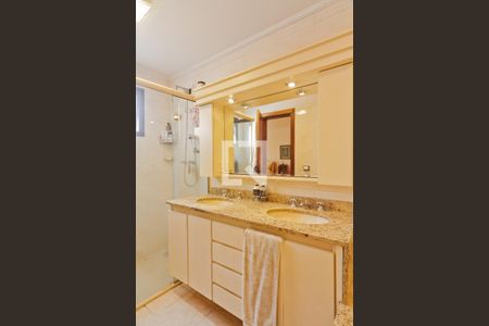 Apartamento à venda com 210m², 4 quartos e 3 vagasBanheiro da Suíte 4