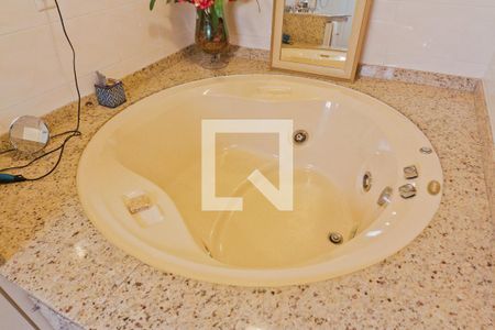 Apartamento à venda com 210m², 4 quartos e 3 vagasBanheiro da Suíte 4