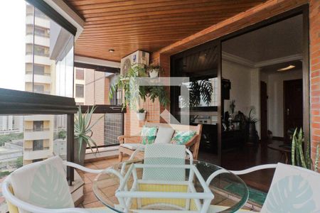 Apartamento à venda com 210m², 4 quartos e 3 vagasVaranda