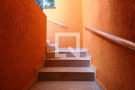 Casa à venda com 104m², 2 quartos e 2 vagasEscada